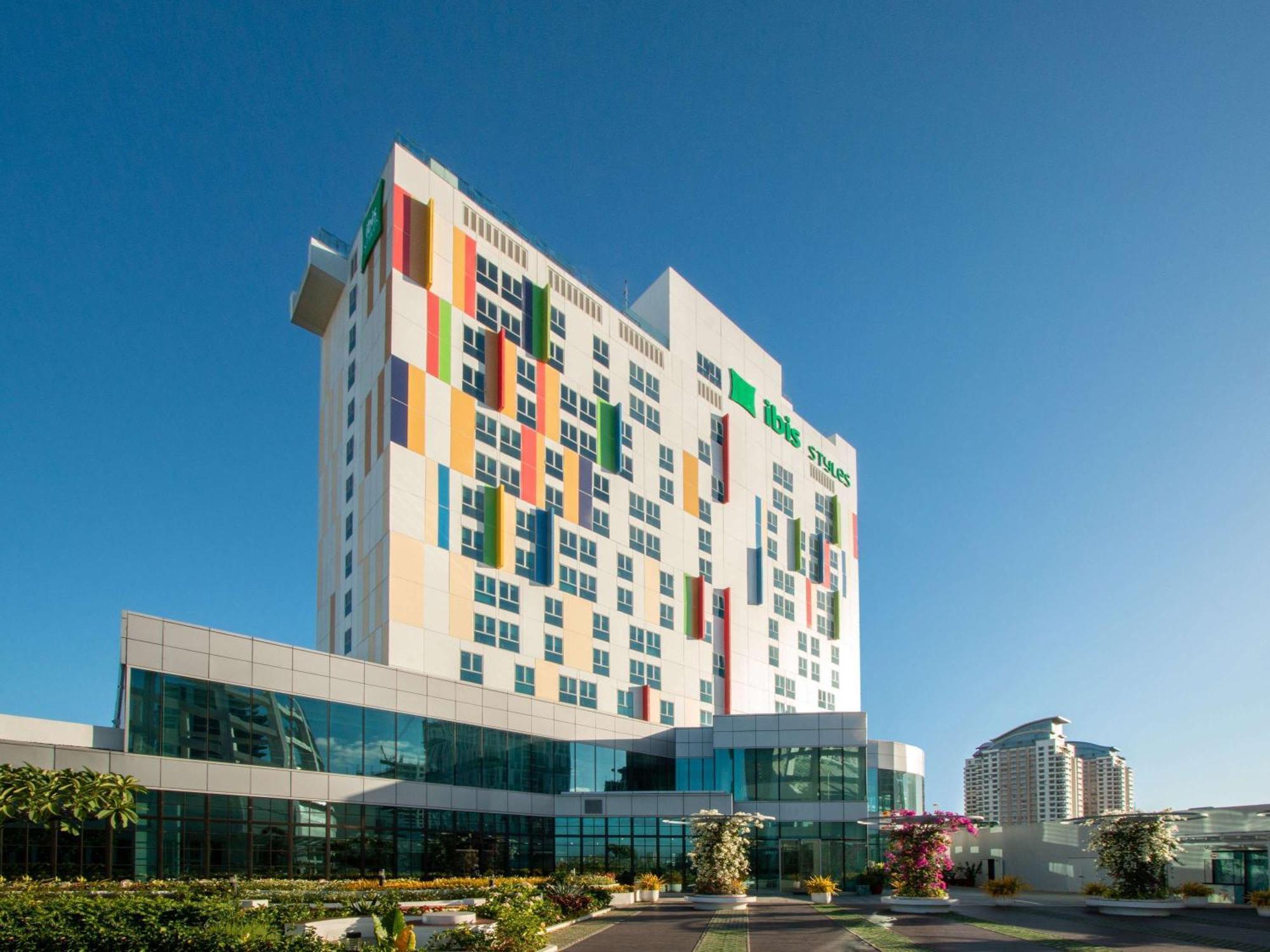 Ibis Styles Manila Araneta City Quezon City Exterior photo